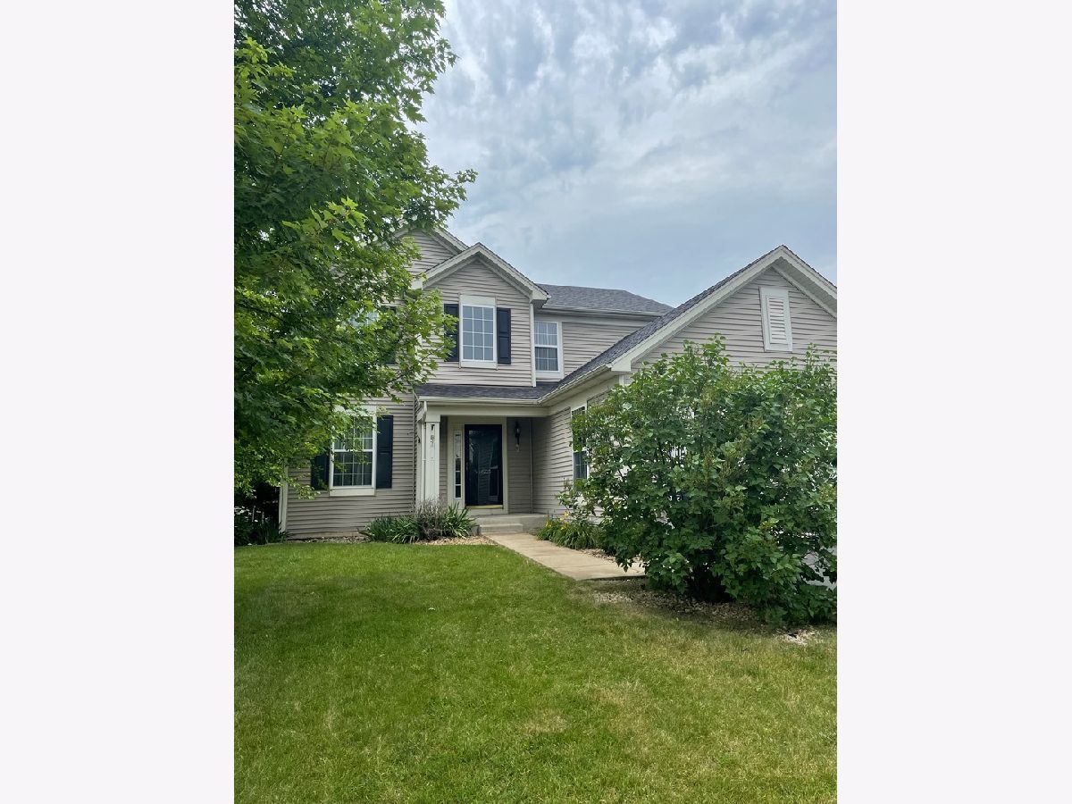 Homes & Townhomes Rented Blackberry Crossing West Montgomery Illinois, 2461 Simon