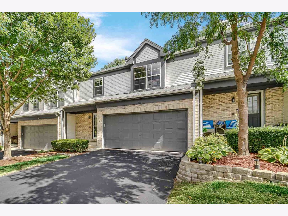 Townhomes & Homes Sold Old Oak Terrace Algonquin Illinois, 972 Old Oak