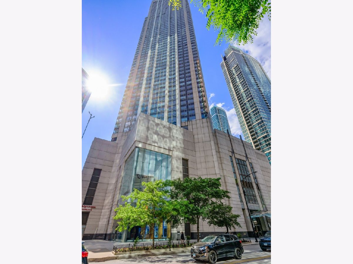 Condos & Townhomes Sold Residences At River East Chicago Illinois, 512 Mcclurg