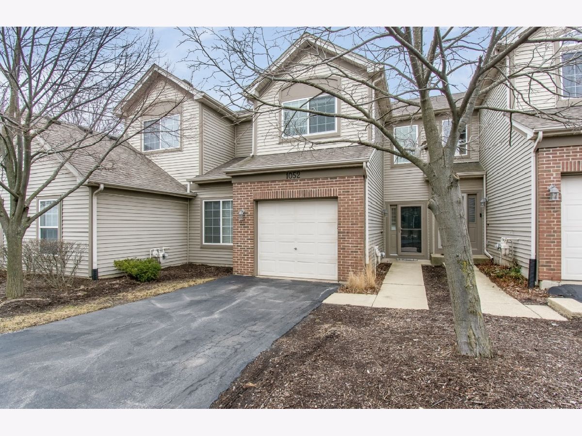 Townhomes & Condos & Homes Sold Woodlands At Oakhurst North Aurora Illinois, 1052 Woodview