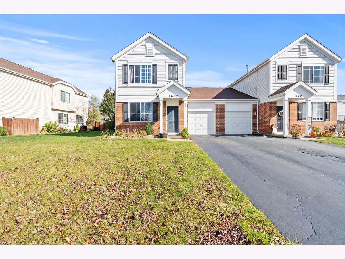 Townhomes & Homes Sold Summerfield Minooka Illinois, 1602 Kettleson