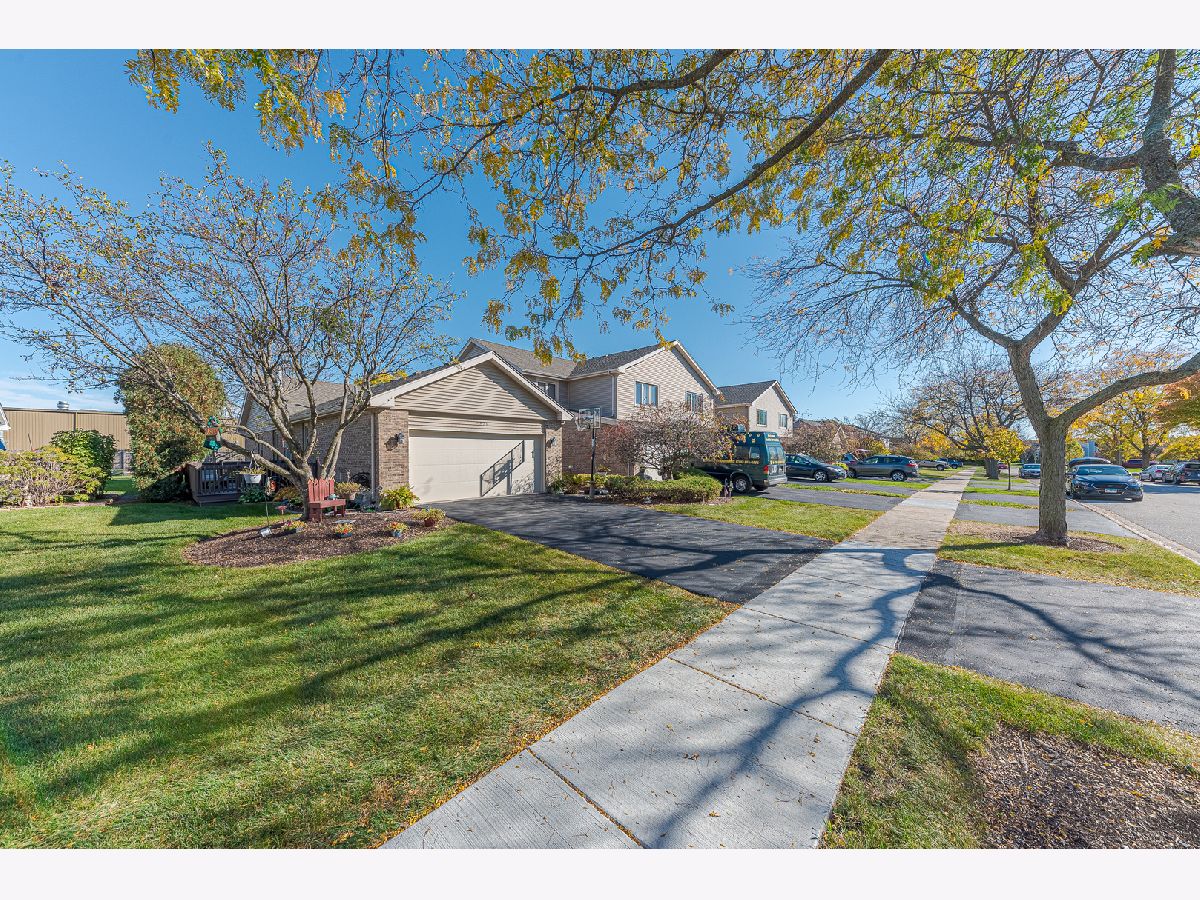 Townhomes Sold Oakbridge Mokena Illinois, 19701 Cambridge