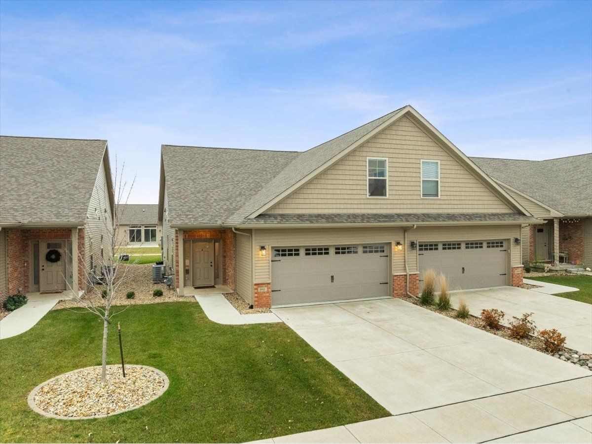 Condos & Townhomes & Homes Sold Dunraven Bloomington Illinois, 1911 Glenbridge