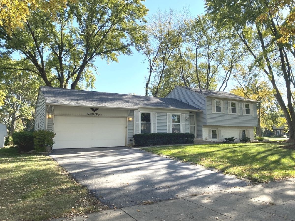 Homes & Condos & Townhomes Rented Old Farm Naperville Illinois, 2012 Springside