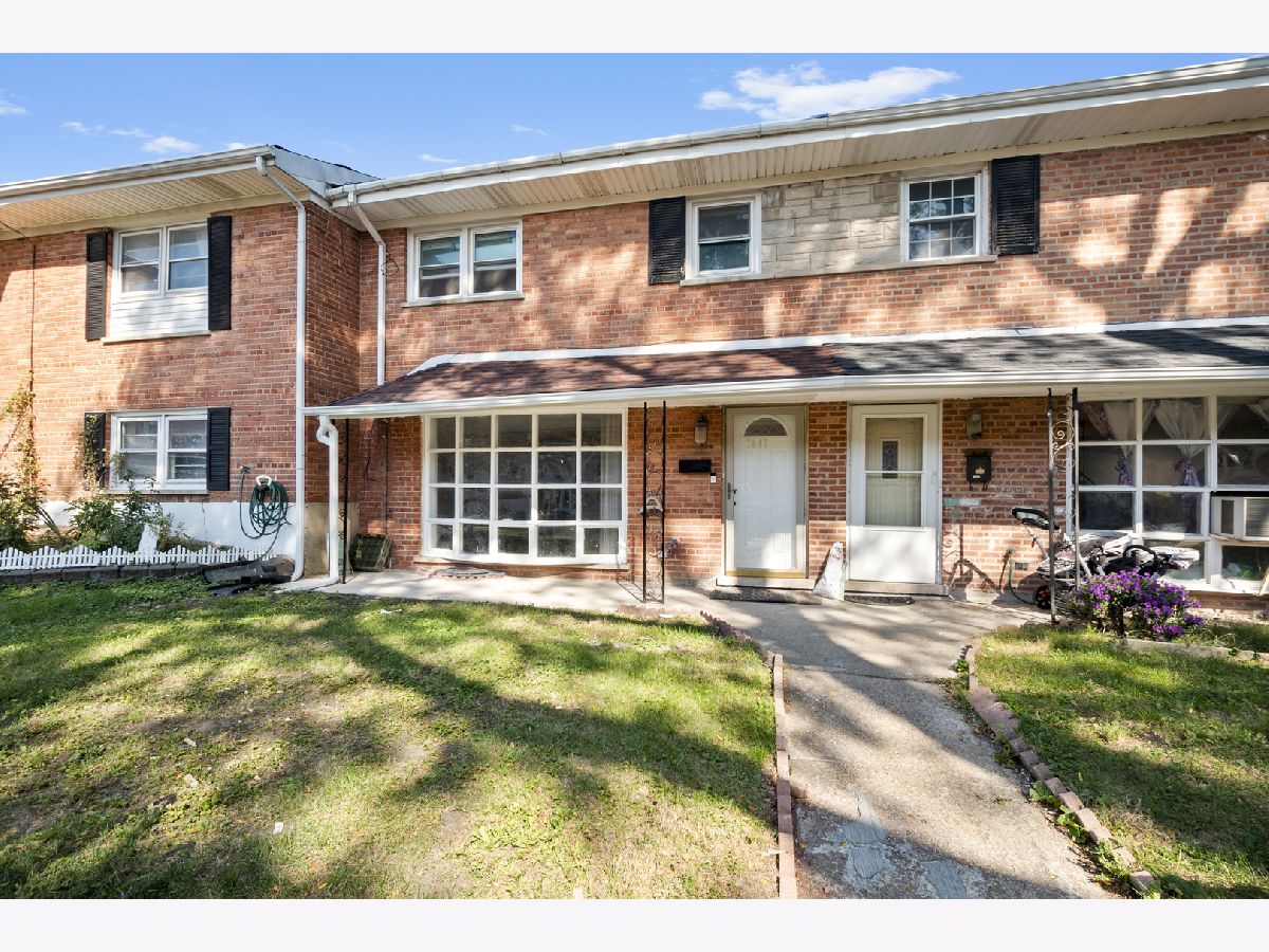 Townhomes & Homes Sold Lawrencewood Garden Niles Illinois, 7847 Nordica