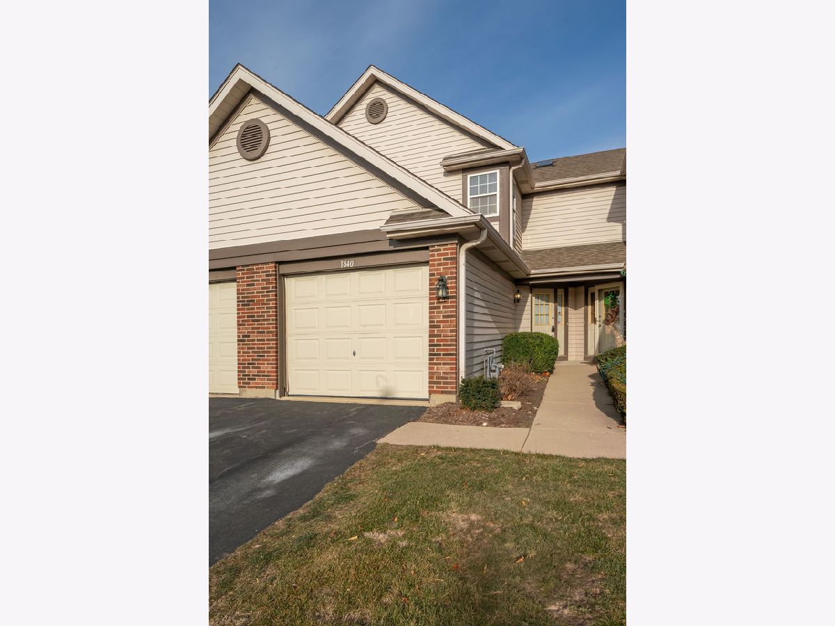 Townhomes & Condos Sold Briar Pointe Schaumburg Illinois, 1840 Grove