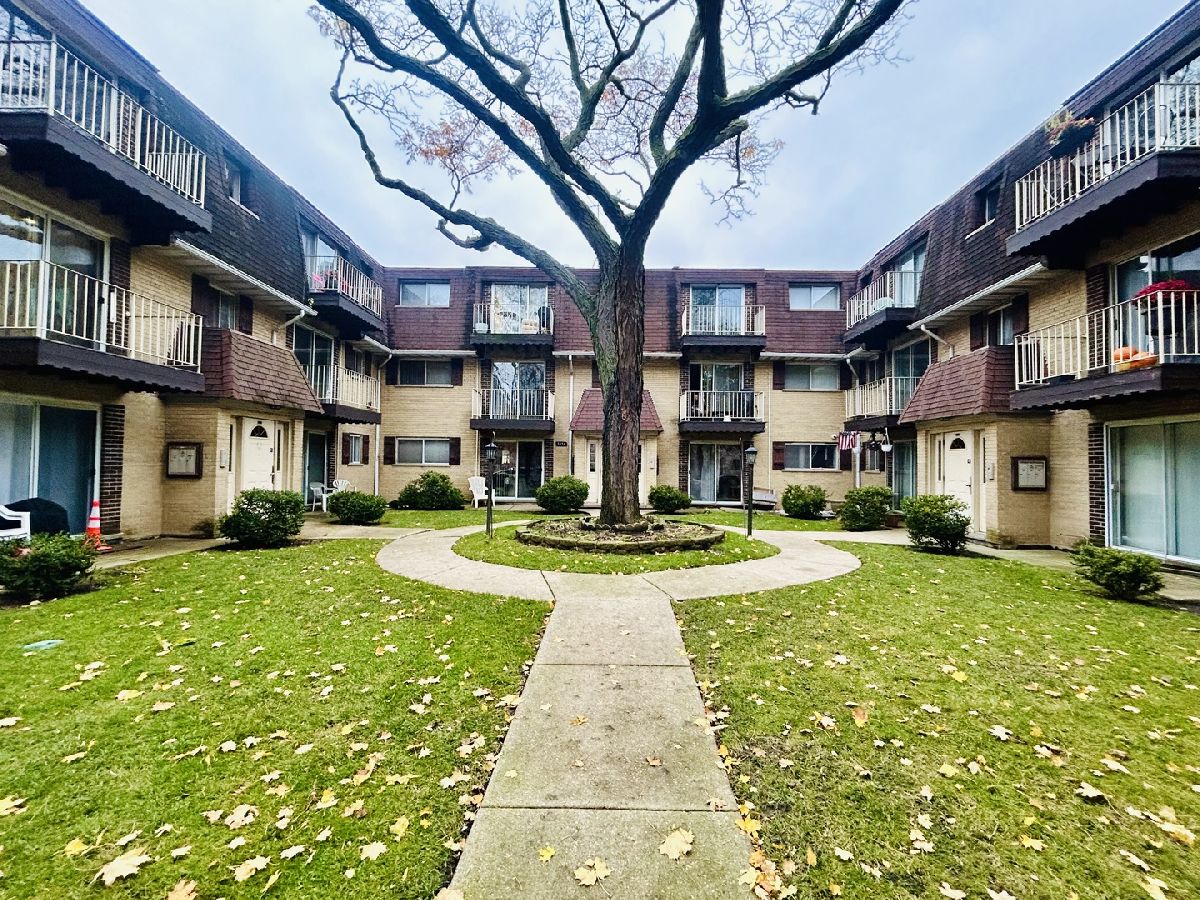 Condos & Townhomes Sold Birchtree Manor Chicago Illinois, 8550 Catherine