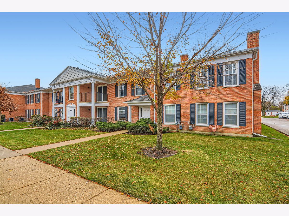 Condos & Townhomes Sold Shorely Woods Barrington Illinois, 550 Shorely