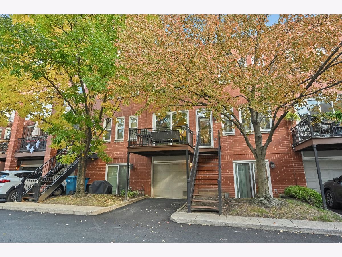 Townhomes & Condos & Homes Sold Landmark Village Chicago Illinois, 2825 Wolcott