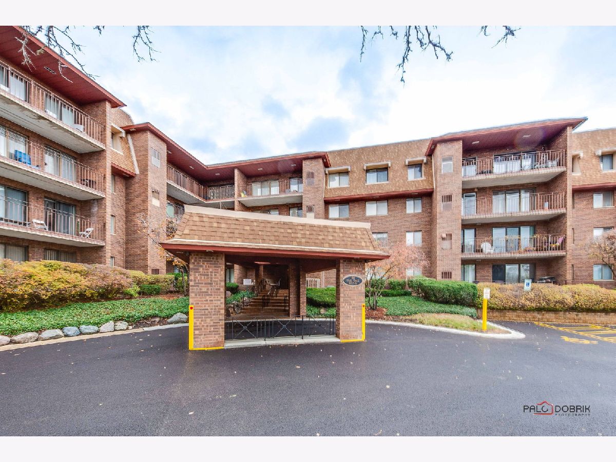 Condominiums Sold Oak Creek Buffalo Grove Illinois, 101 Old Oak