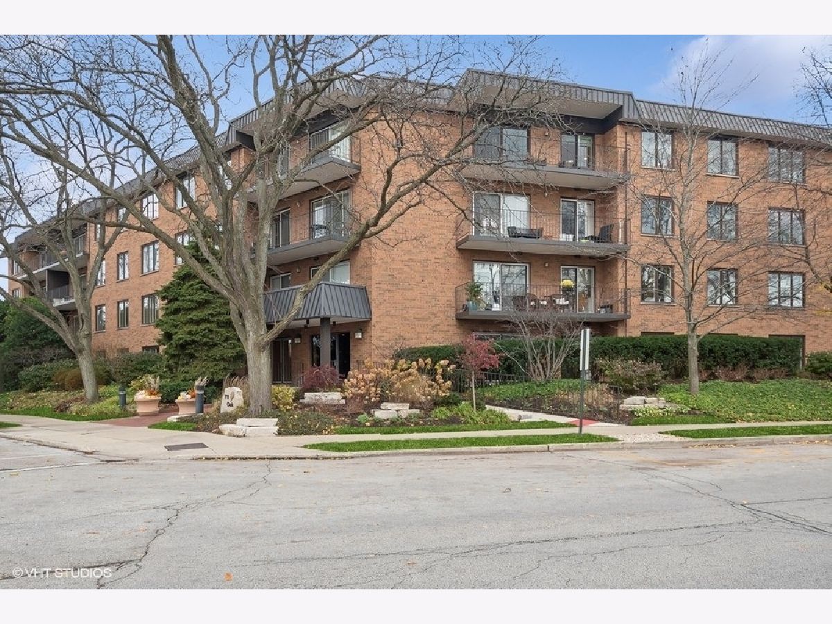 Condominiums Sold Oakhill Winnetka Illinois, 711 Oak