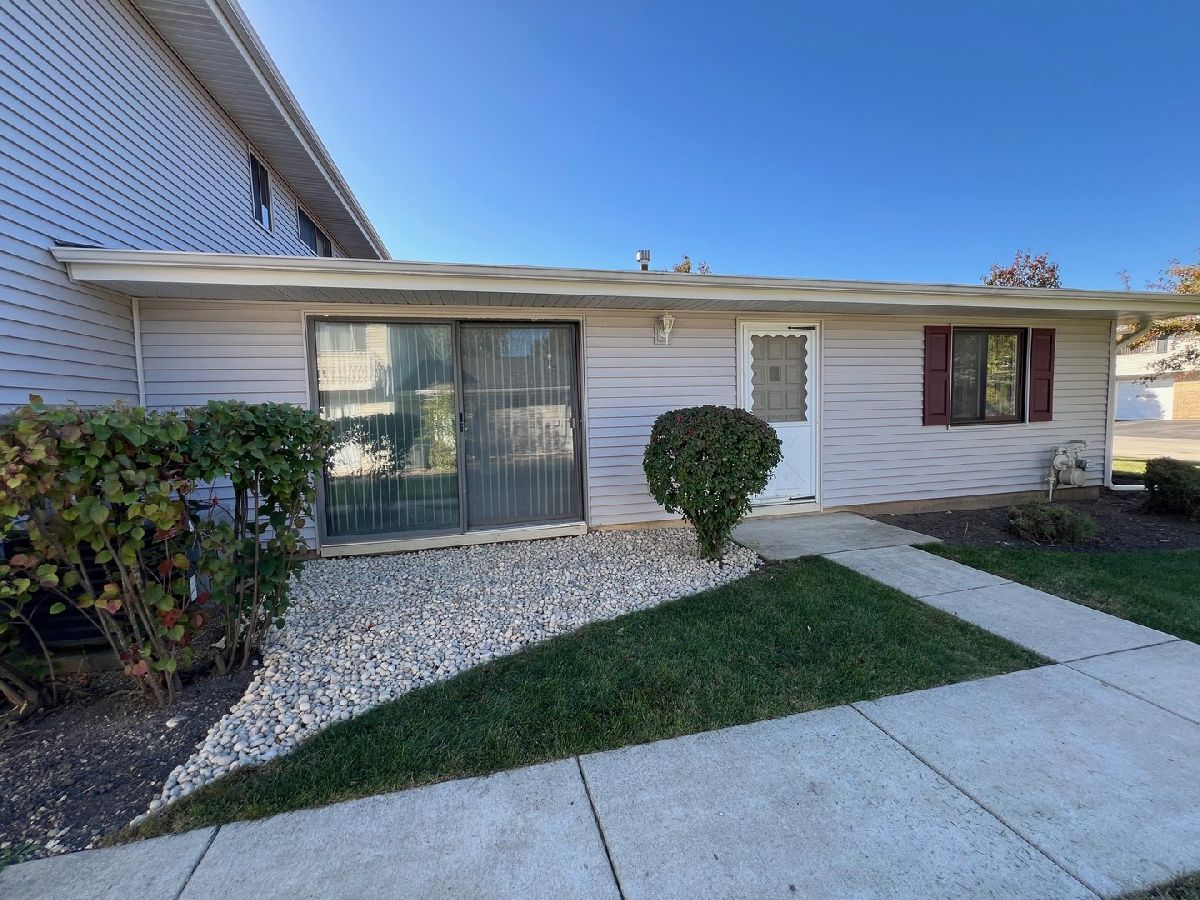 Townhomes & Condos & Homes Rented Weathersfield Commons Schaumburg Illinois, 102 Tonset