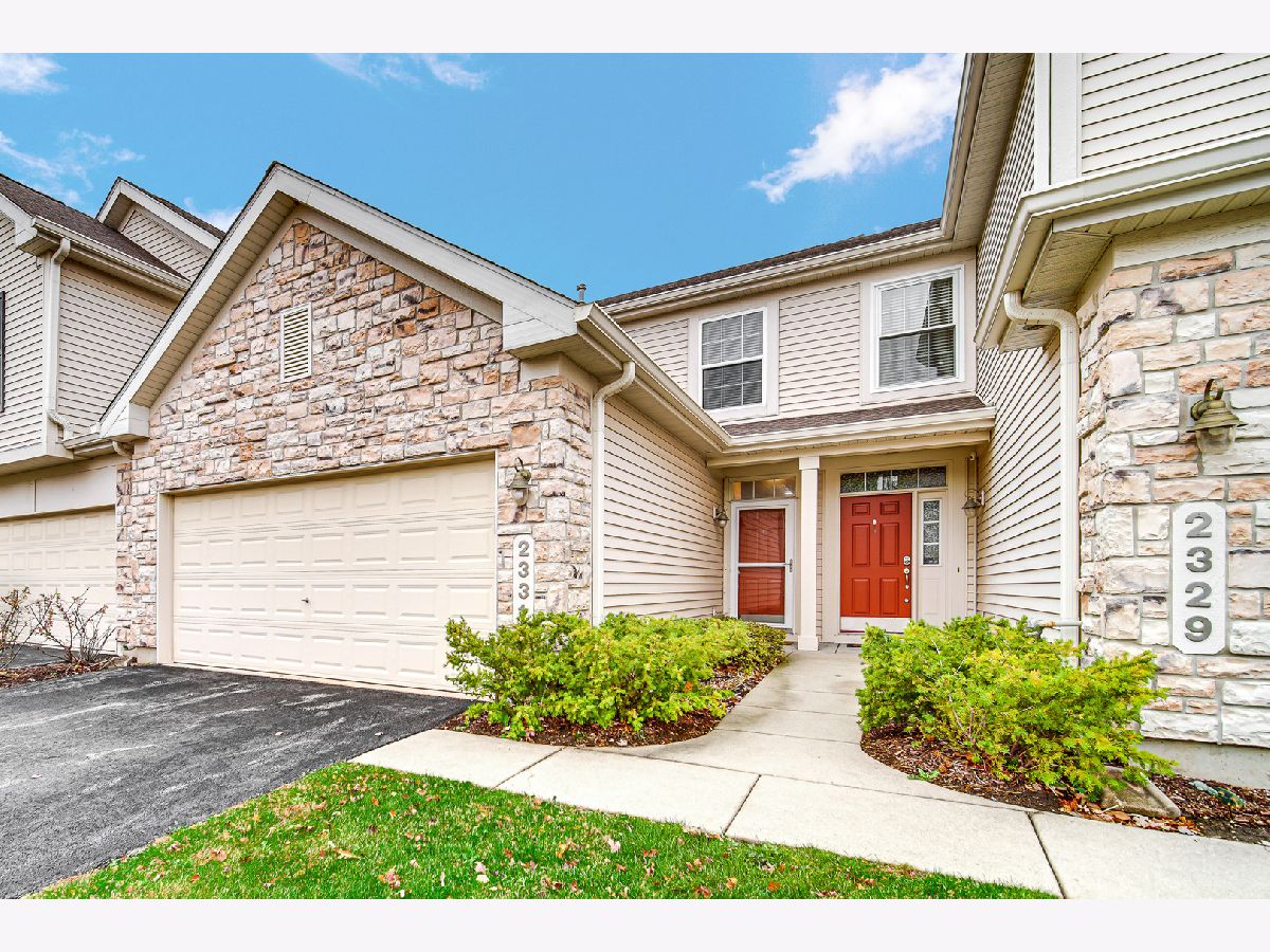 Townhomes & Homes Sold Georgetown Commons Aurora Illinois, 2331 Georgetown