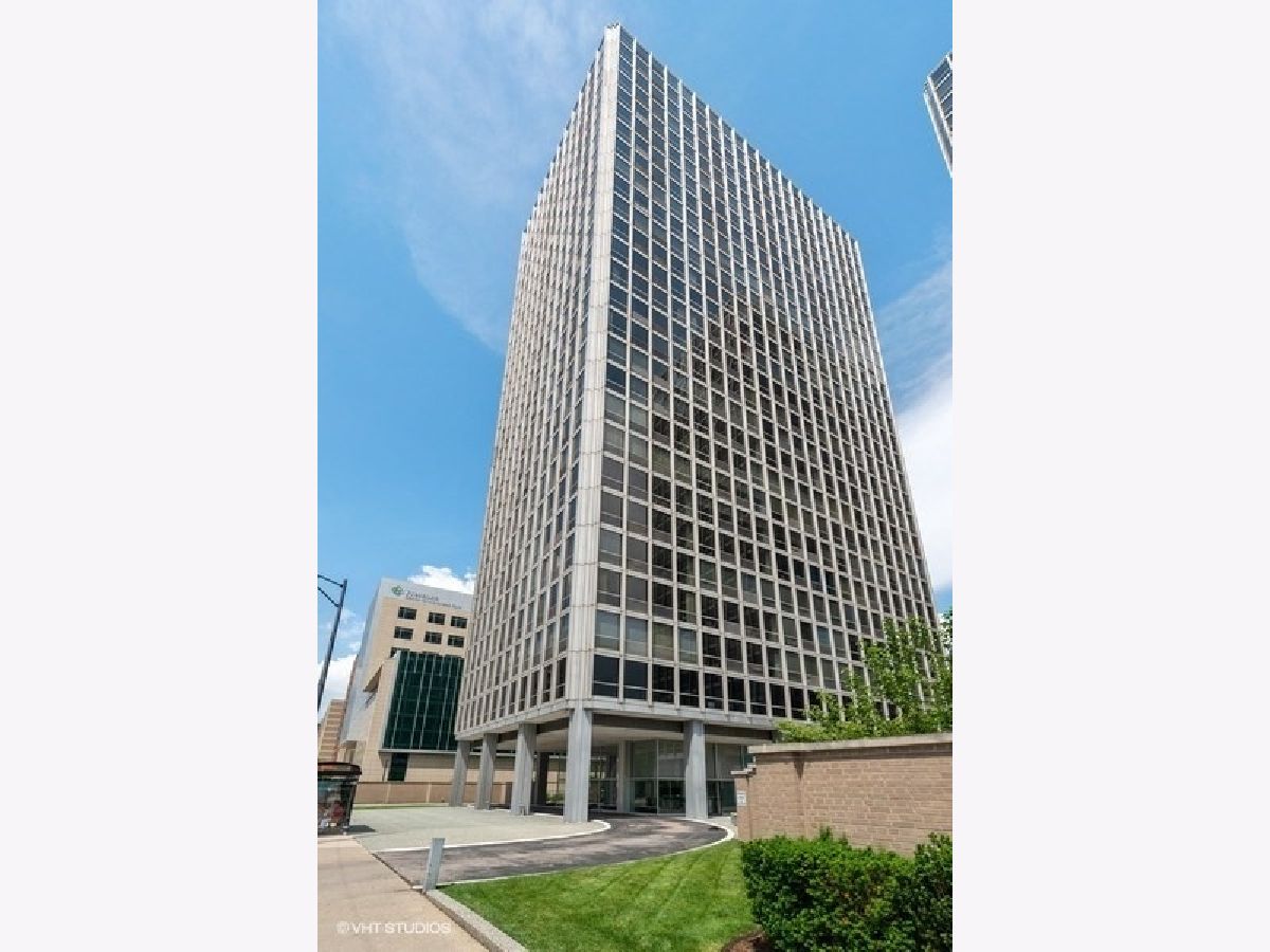 Condominiums Sold Commonwealth Plaza Chicago Illinois, 340 Diversey