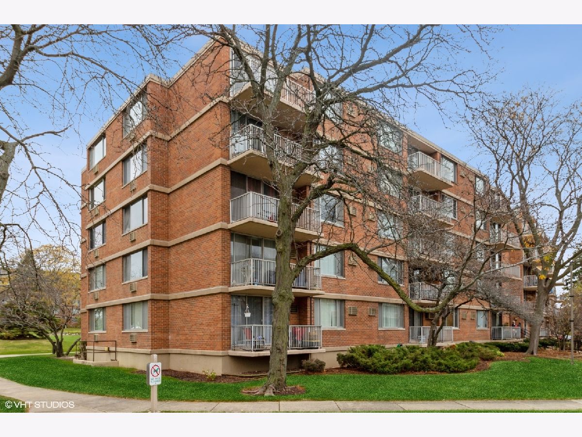 Condominiums Sold Yorktown Green Lombard Illinois, 2222 Stewart