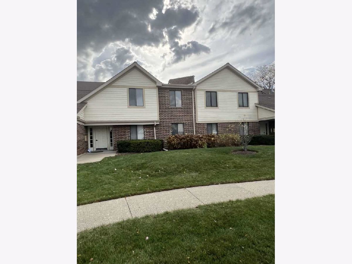 Condos & Townhomes Sold Kingsbrooke Palatine Illinois, 883 Carriage