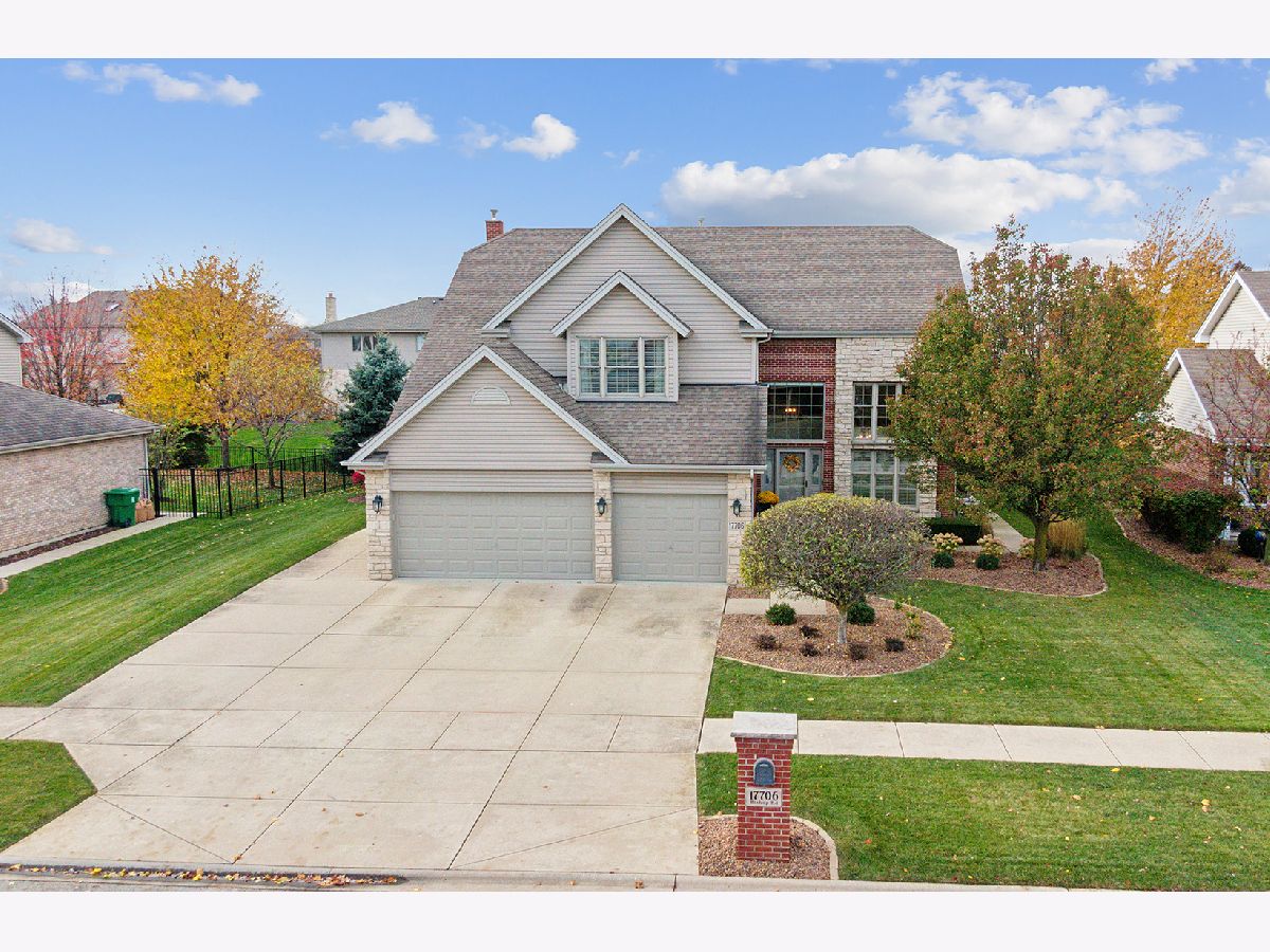 Homes & Condos & Townhomes Sold Radcliffe Place Tinley Park Illinois, 17706 Bishop