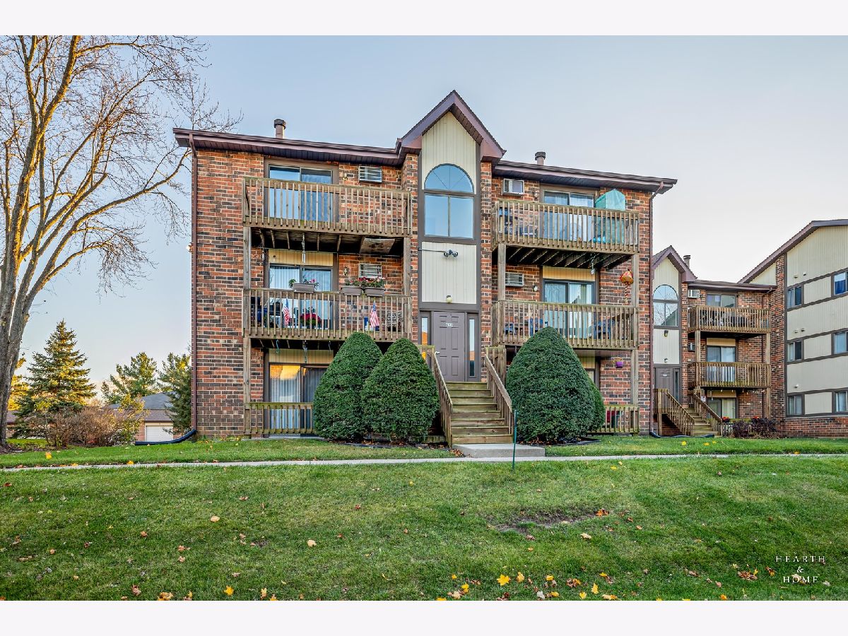 Condos & Townhomes Sold Crystal Chateau Crystal Lake Illinois, 417 Berkshire