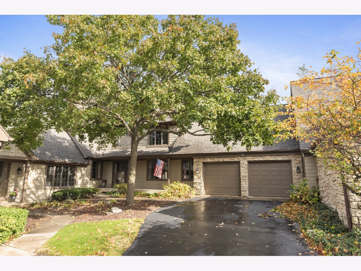 Townhomes & Condos & Homes Sold Woodlands Darien Illinois, 1004 Troutlilly
