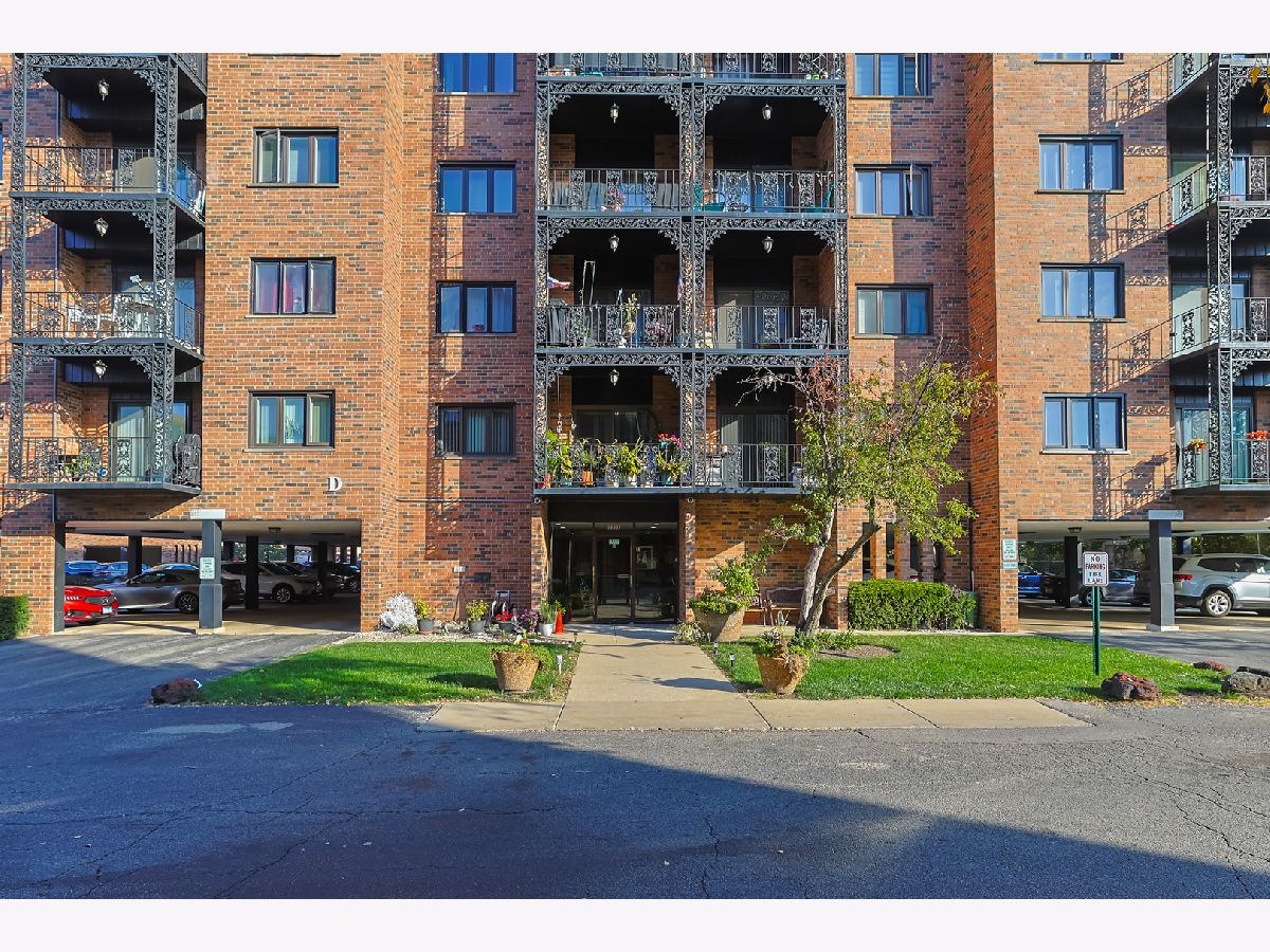 Condominiums Sold Landings Des Plaines Illinois, 9332 Landings