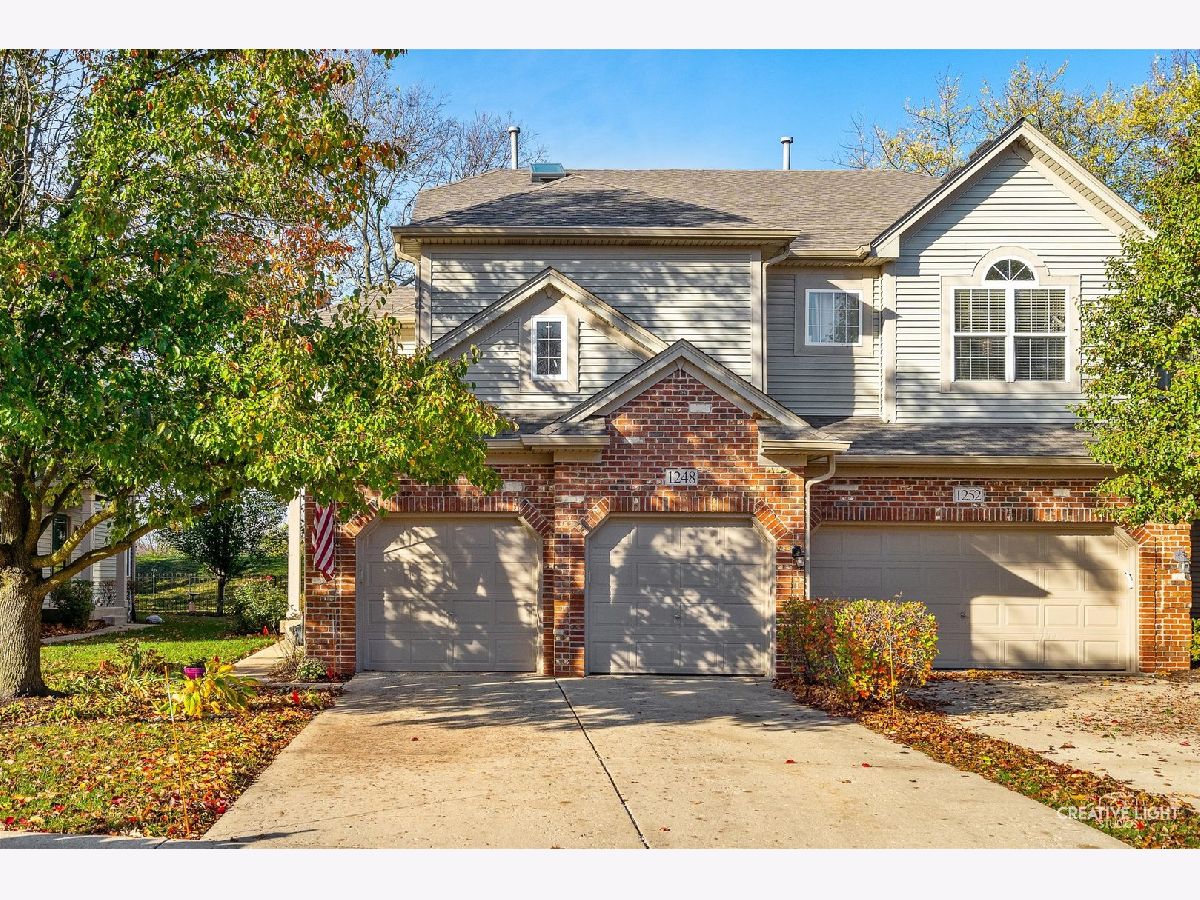 Townhomes Sold Westwind Oaks Aurora Illinois, 1248 Oakleaf