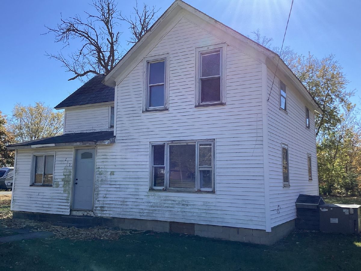  Sold Ashkum Illinois, 208 Lake