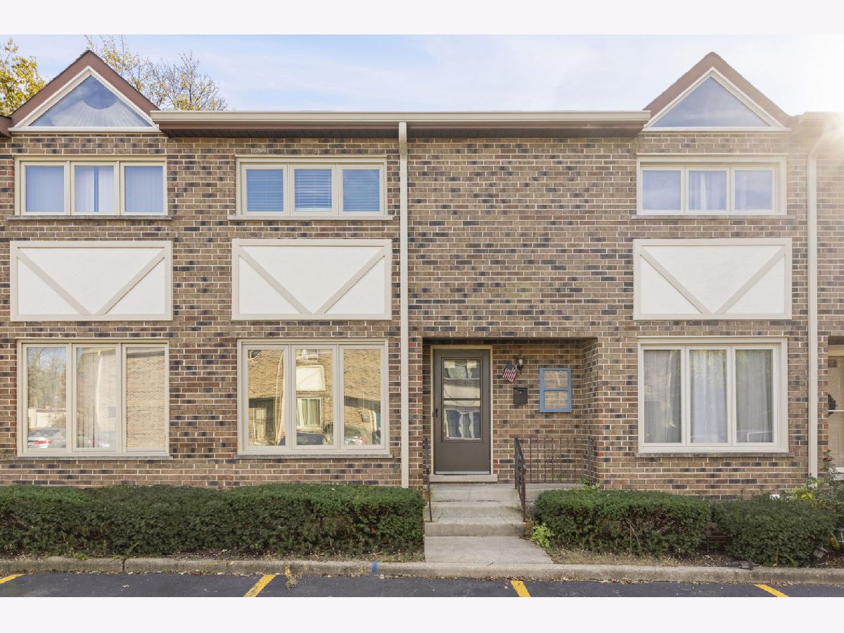 Homes & Townhomes Rented Graue Woods Elmhurst Illinois, 214 West