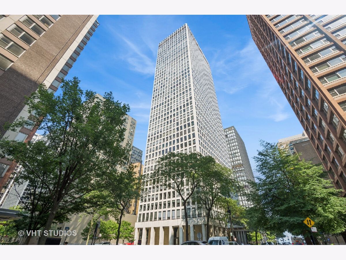 Condominiums Sold Plaza On Dewitt Chicago Illinois, 260 Chestnut