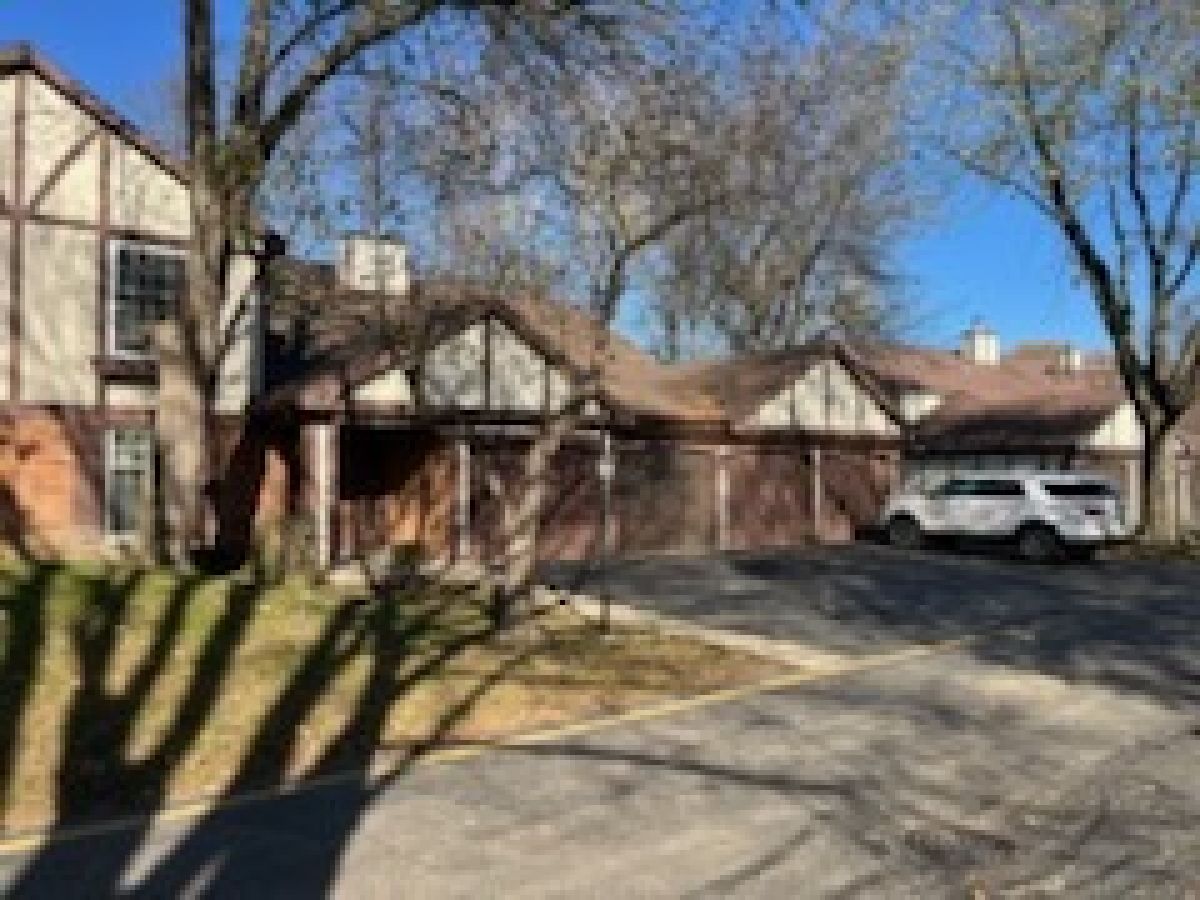 Condominiums & Homes Rented Willow Bend Rolling Meadows Illinois, 2700 Northampton