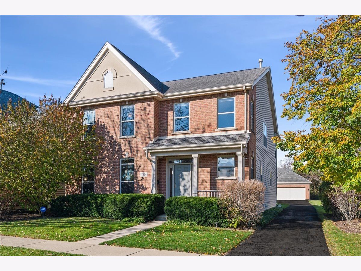 Homes & Townhomes & Condos Sold Fort Sheridan Highwood Illinois, 740 Deroo