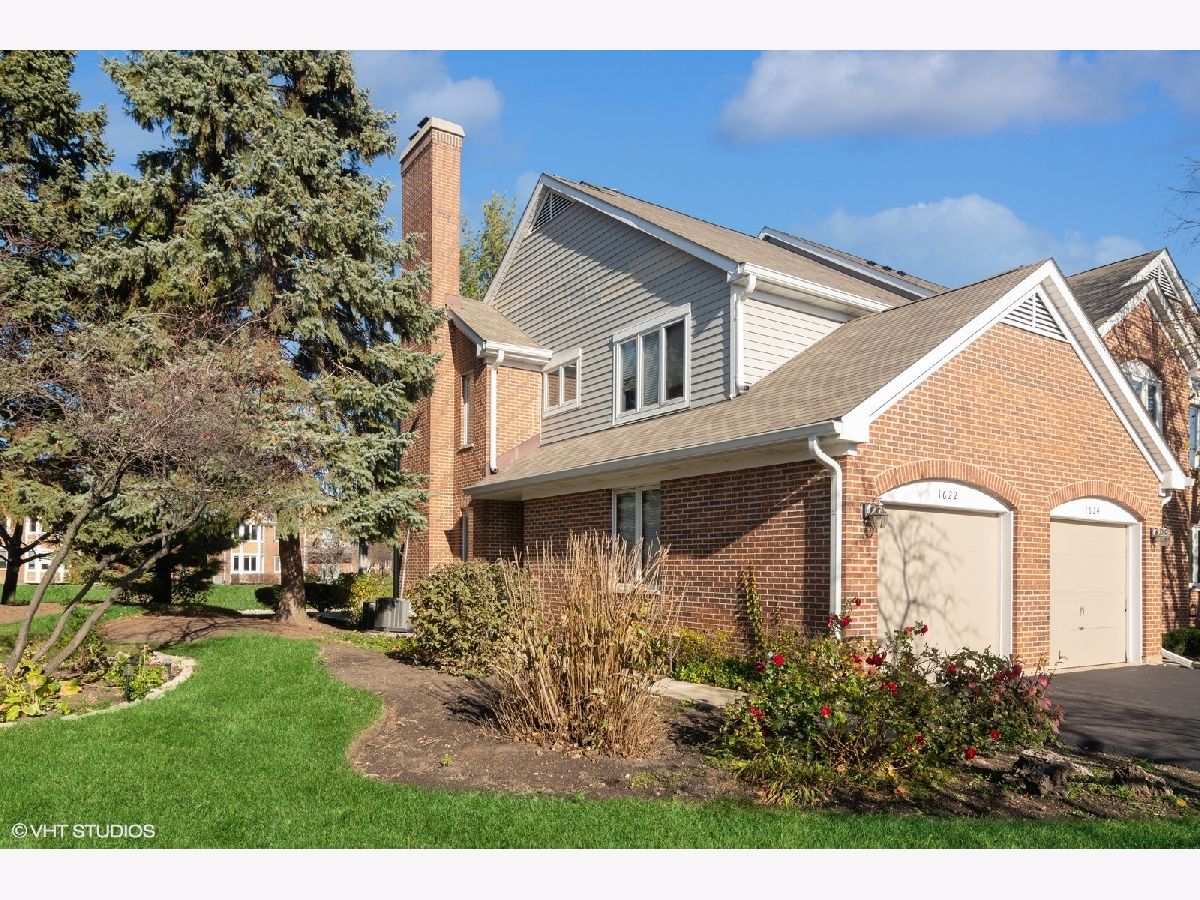 Townhomes & Condos & Homes Sold Arlington On The Ponds Arlington Heights Illinois, 1622 Clayton