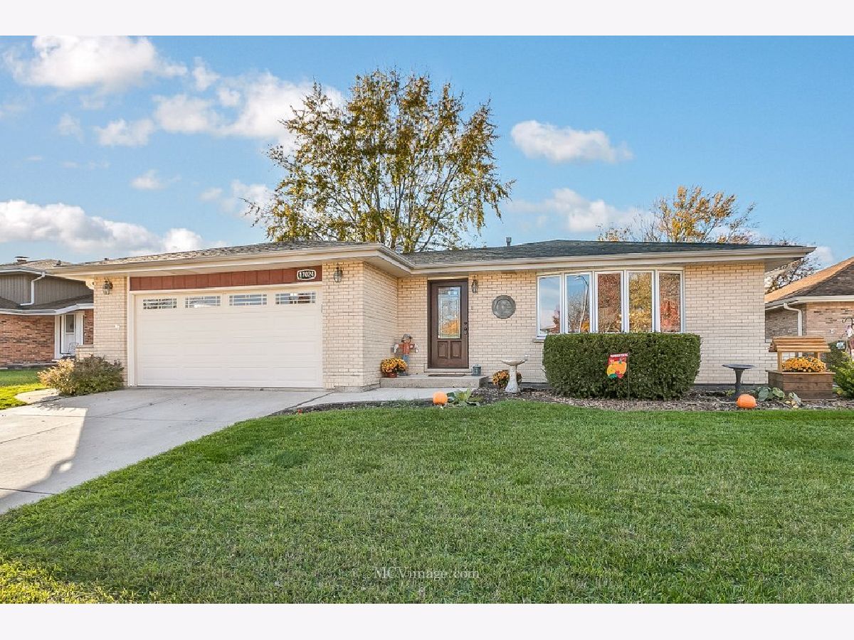 Condominiums & Homes Sold Cherry Creek Tinley Park Illinois, 17024 Creekside