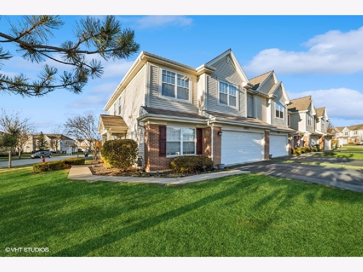 Townhomes & Condos Sold Coventry Lake In The Hills Illinois, 2105 Pembridge