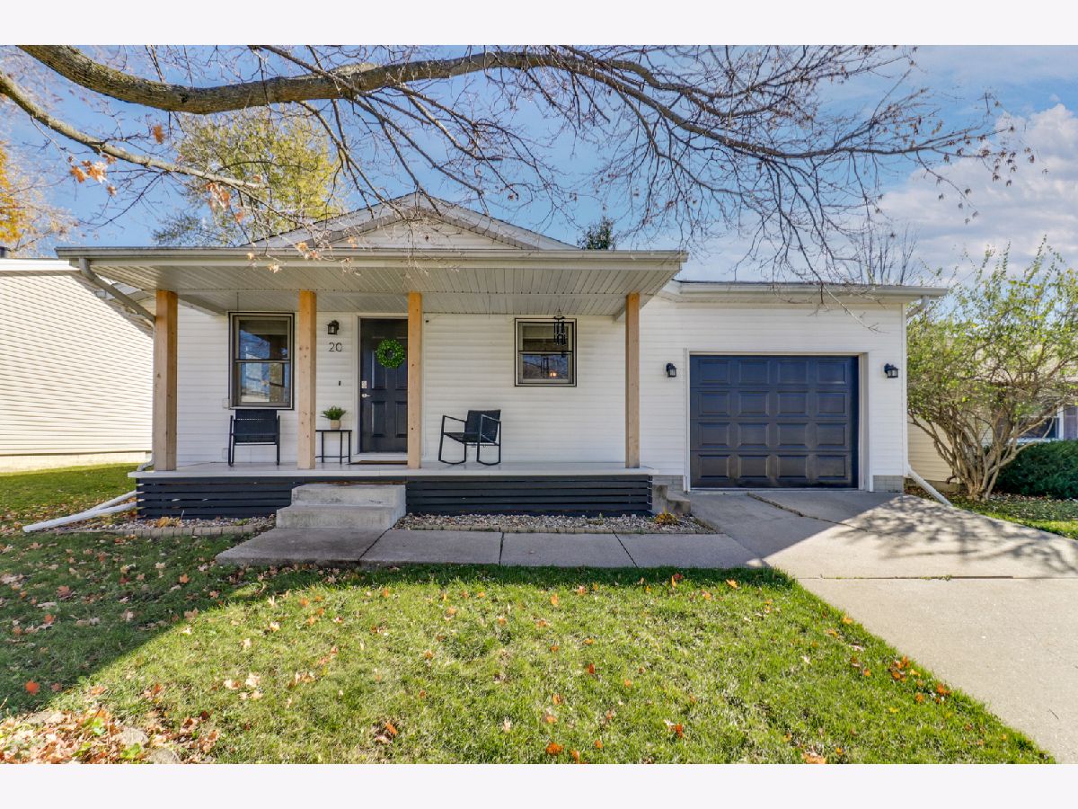 Homes & Condos & Townhomes Sold Oakwoods Bloomington Illinois, 20 Yew