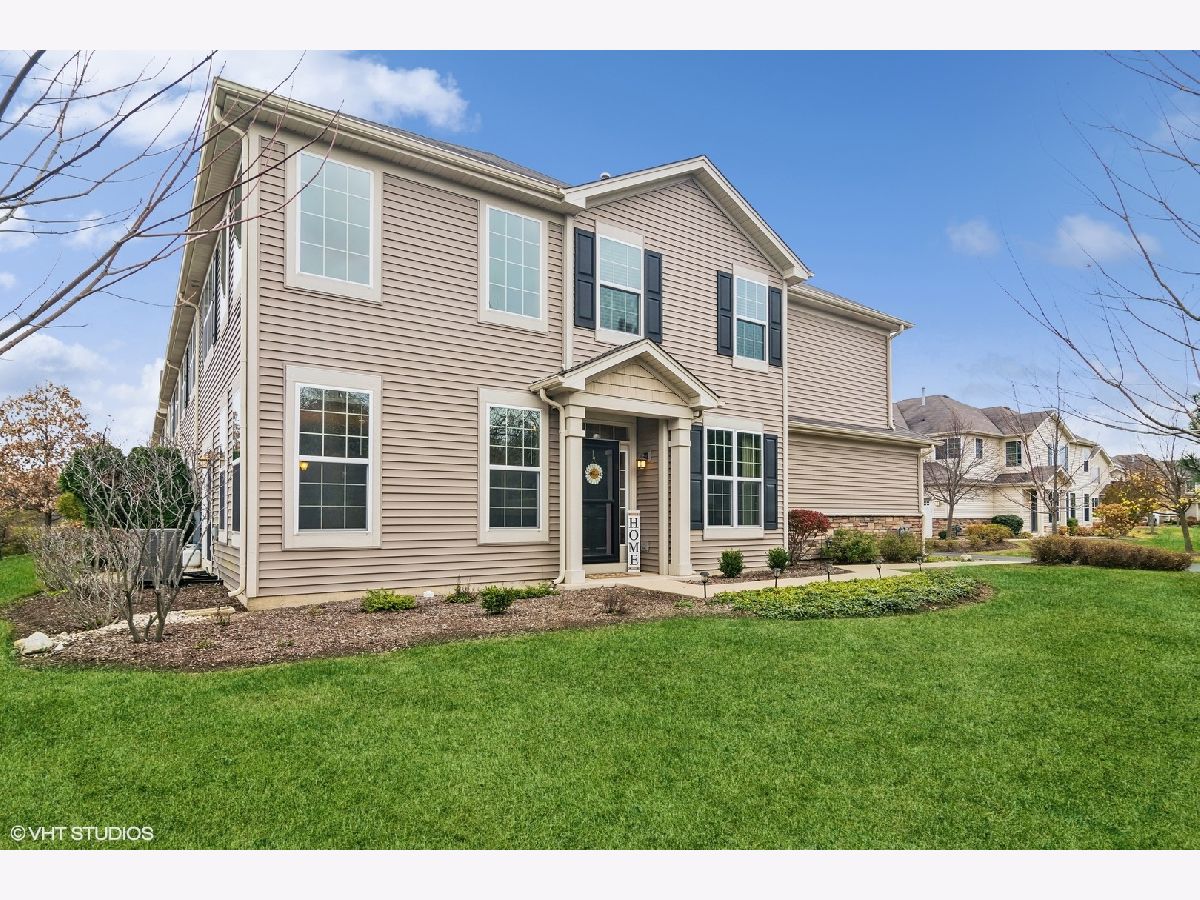 Townhomes & Homes Sold Emerald Bay Round Lake Illinois, 380 Jade