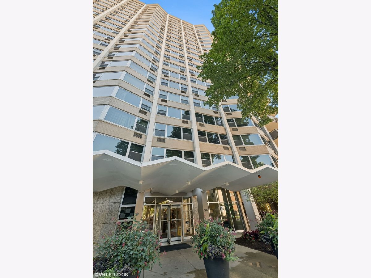 Condominiums Rented 555 Cornelia Condos Chicago Illinois, 555 Cornelia