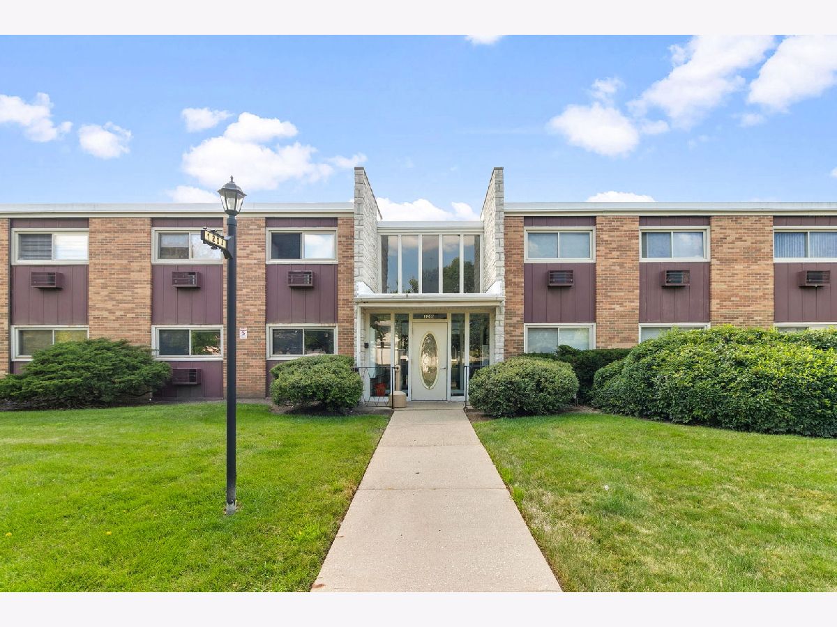 Condominiums & Homes Sold Collen Court Lombard Illinois, 120 Collen