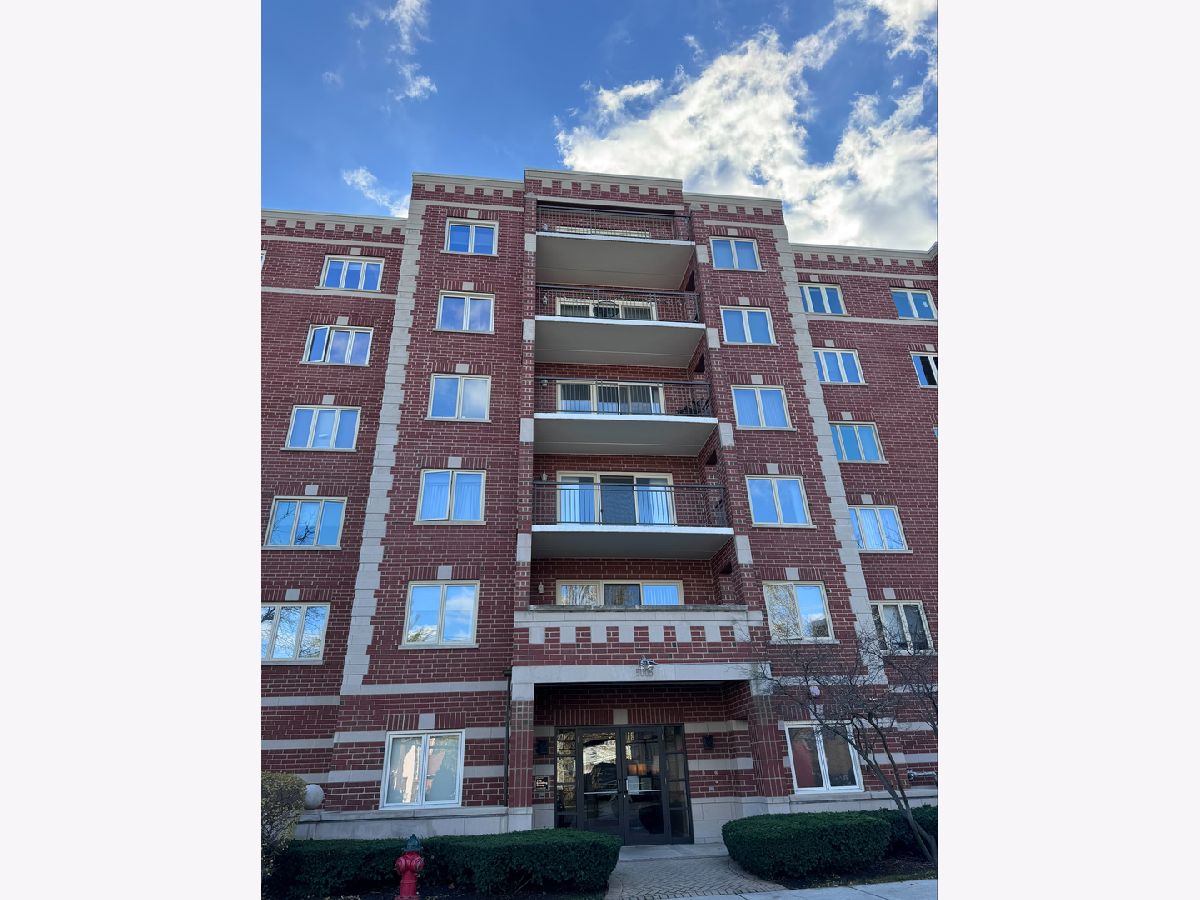 Condominiums Rented Towne Square Skokie Illinois, 5005 Warren
