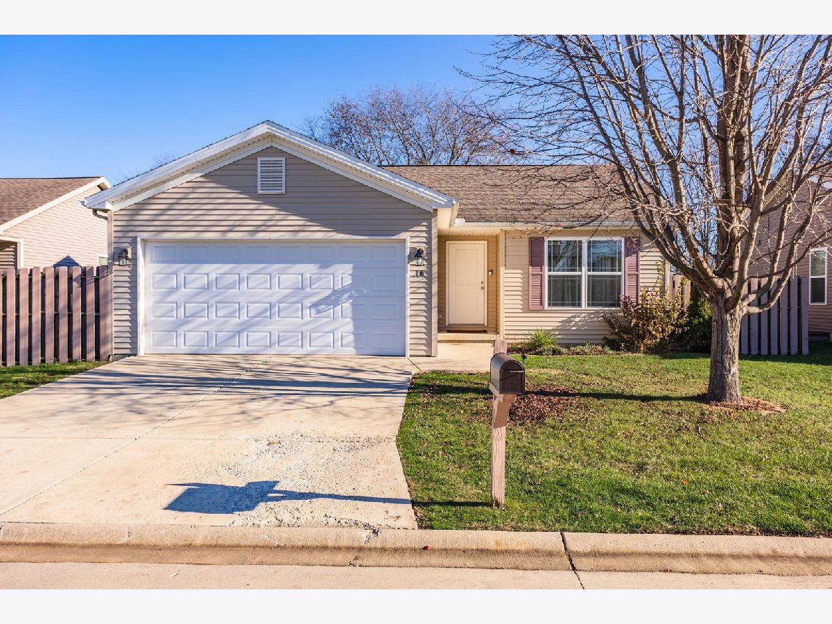 Homes & Condos & Townhomes Sold Fox Creek Village Bloomington Illinois, 16 Winding