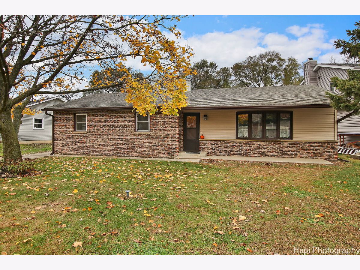 Homes Sold Round Hill Mchenry Illinois, 1012 Hooks
