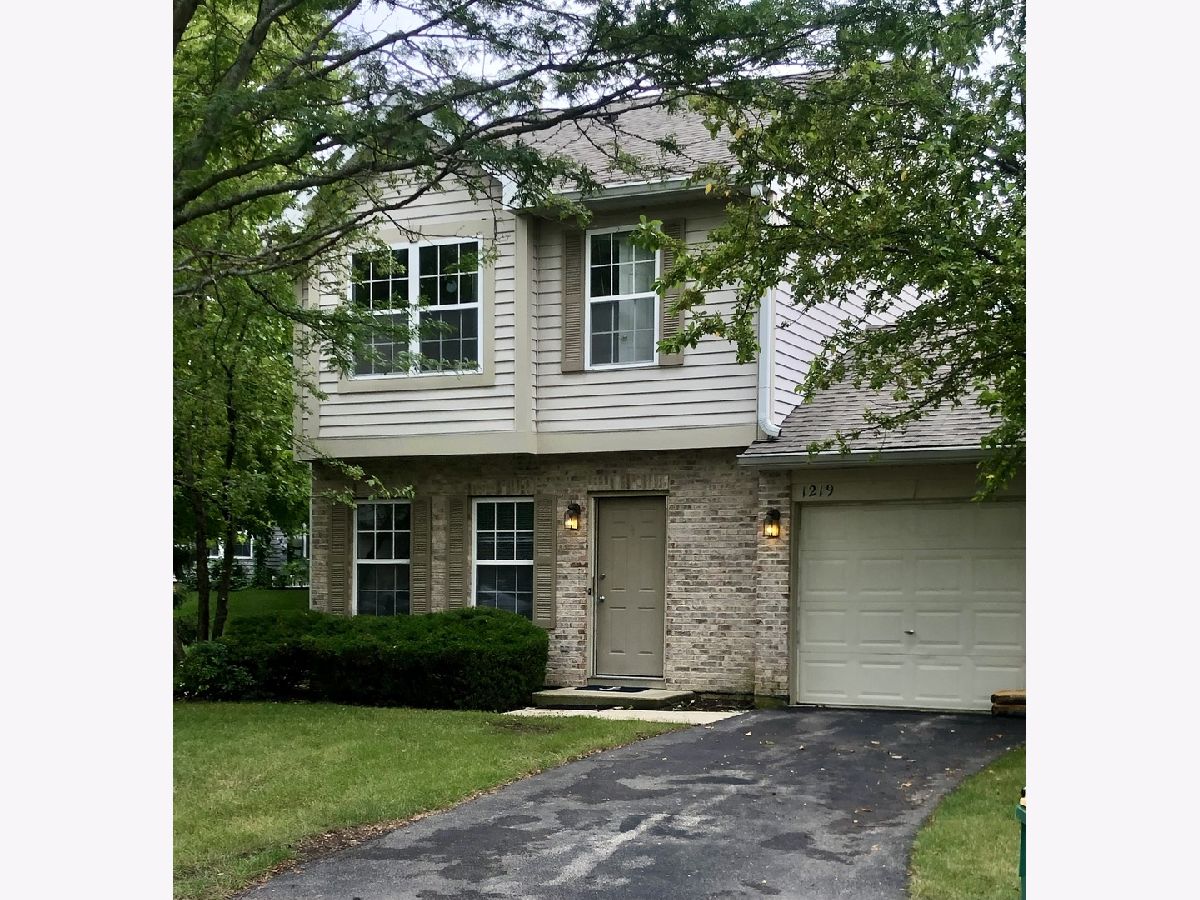 Condos & Townhomes Rented Fairfield Village Round Lake Beach Illinois, 1219 Village