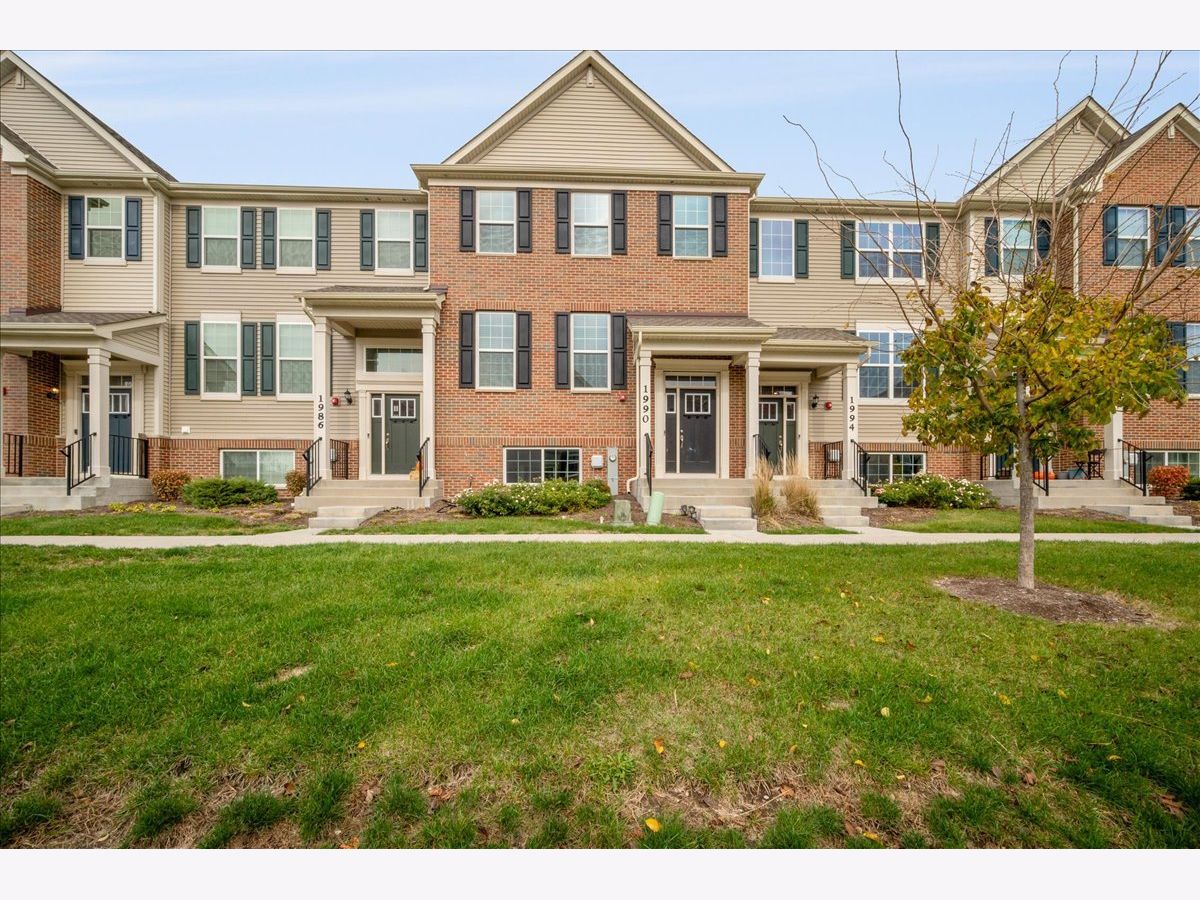 Condos & Townhomes Rented Prairie Commons Batavia Illinois, 1990 Stuttle