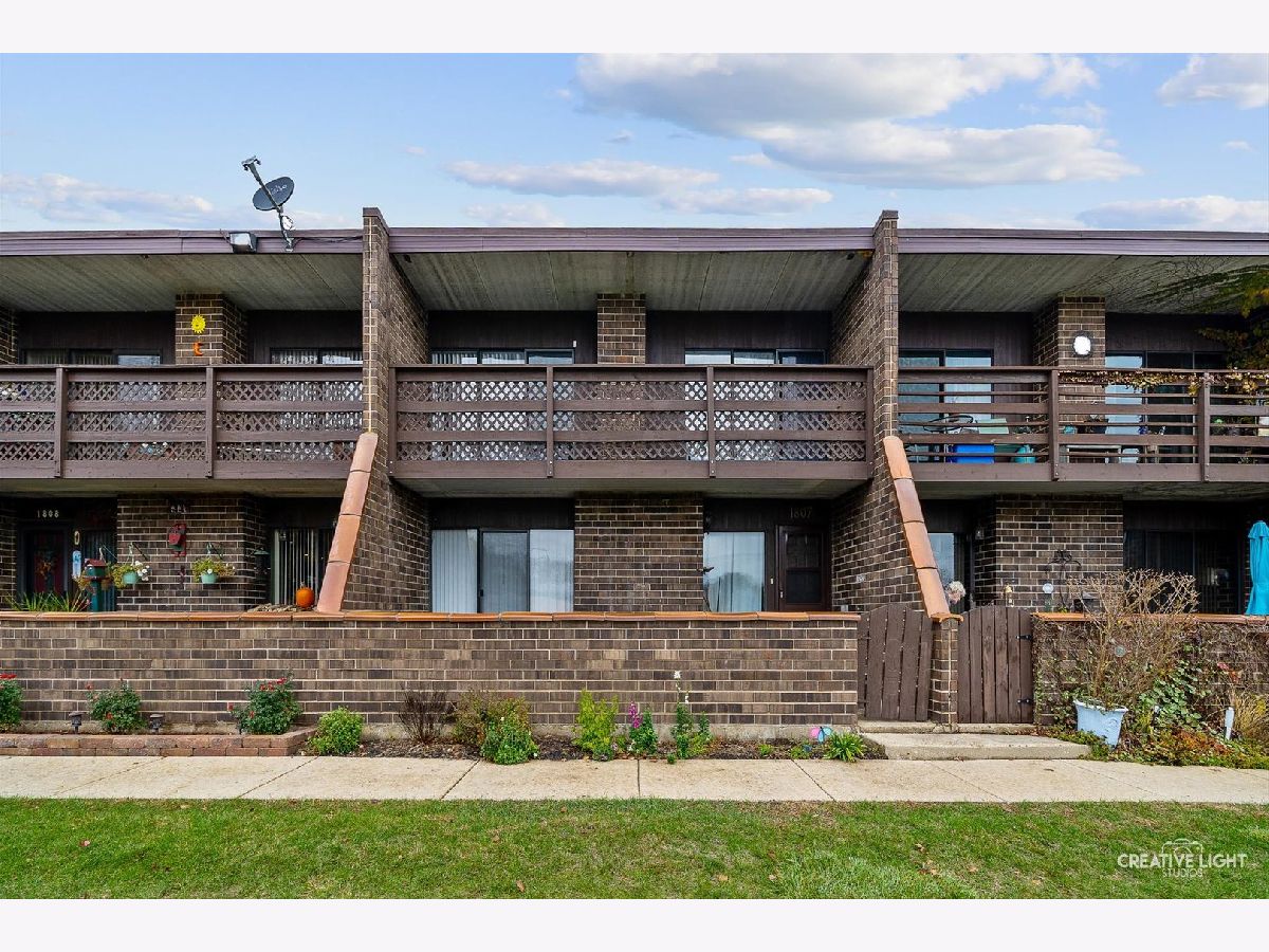Condos & Townhomes Sold Kennington Square Elgin Illinois, 1807 Kenneth