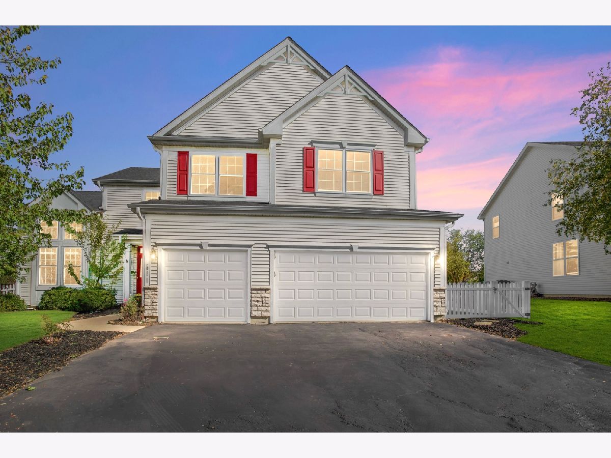Homes & Townhomes Sold Algonquin Lakes Algonquin Illinois, 811 Lake Cornish