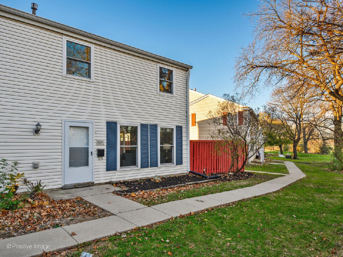 Townhomes & Condos Sold Barrington Square Hoffman Estates Illinois, 1824 Jamestown