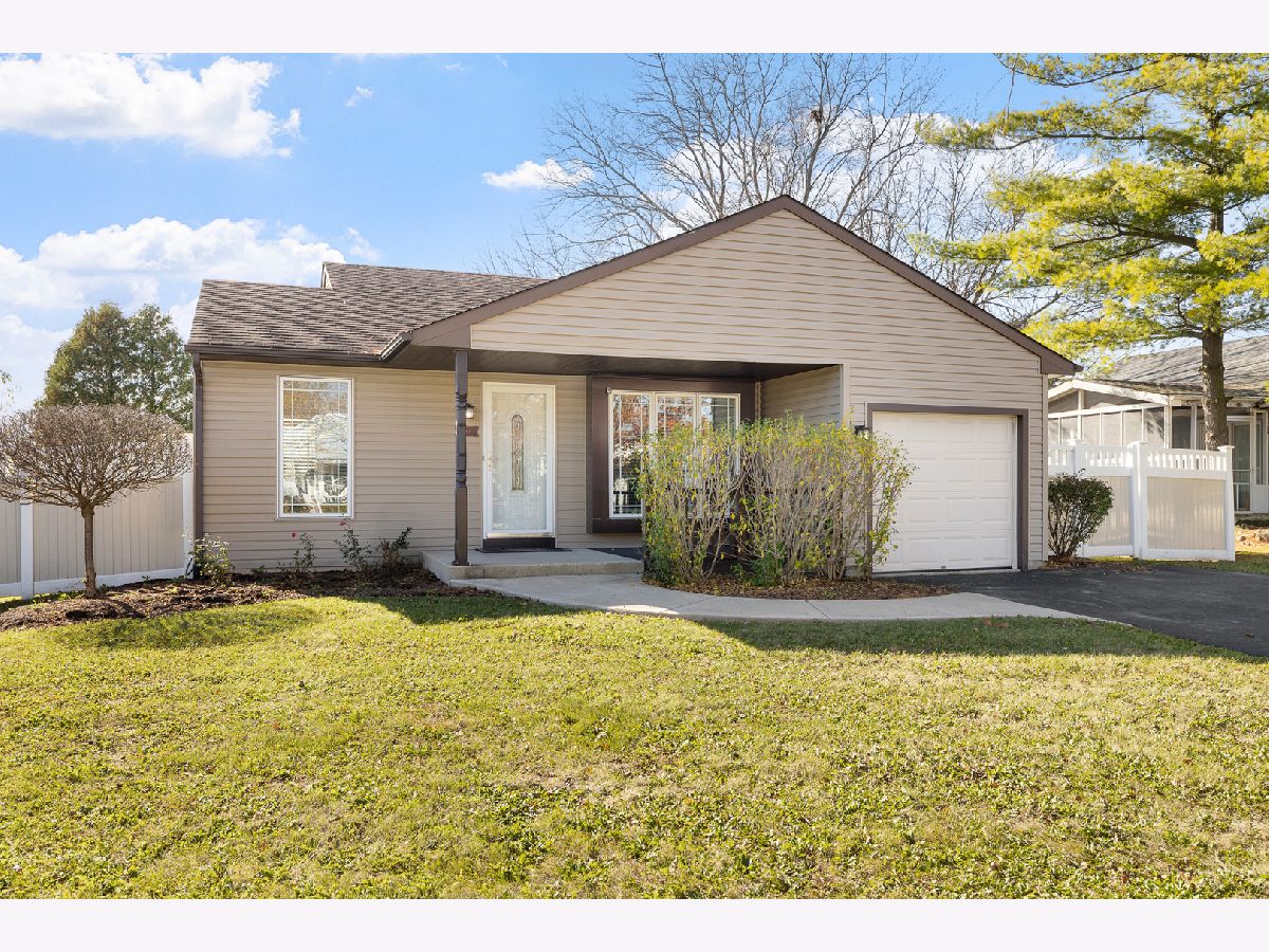 Homes & Condos & Townhomes Rented Old Farm Naperville Illinois, 288 Westbrook