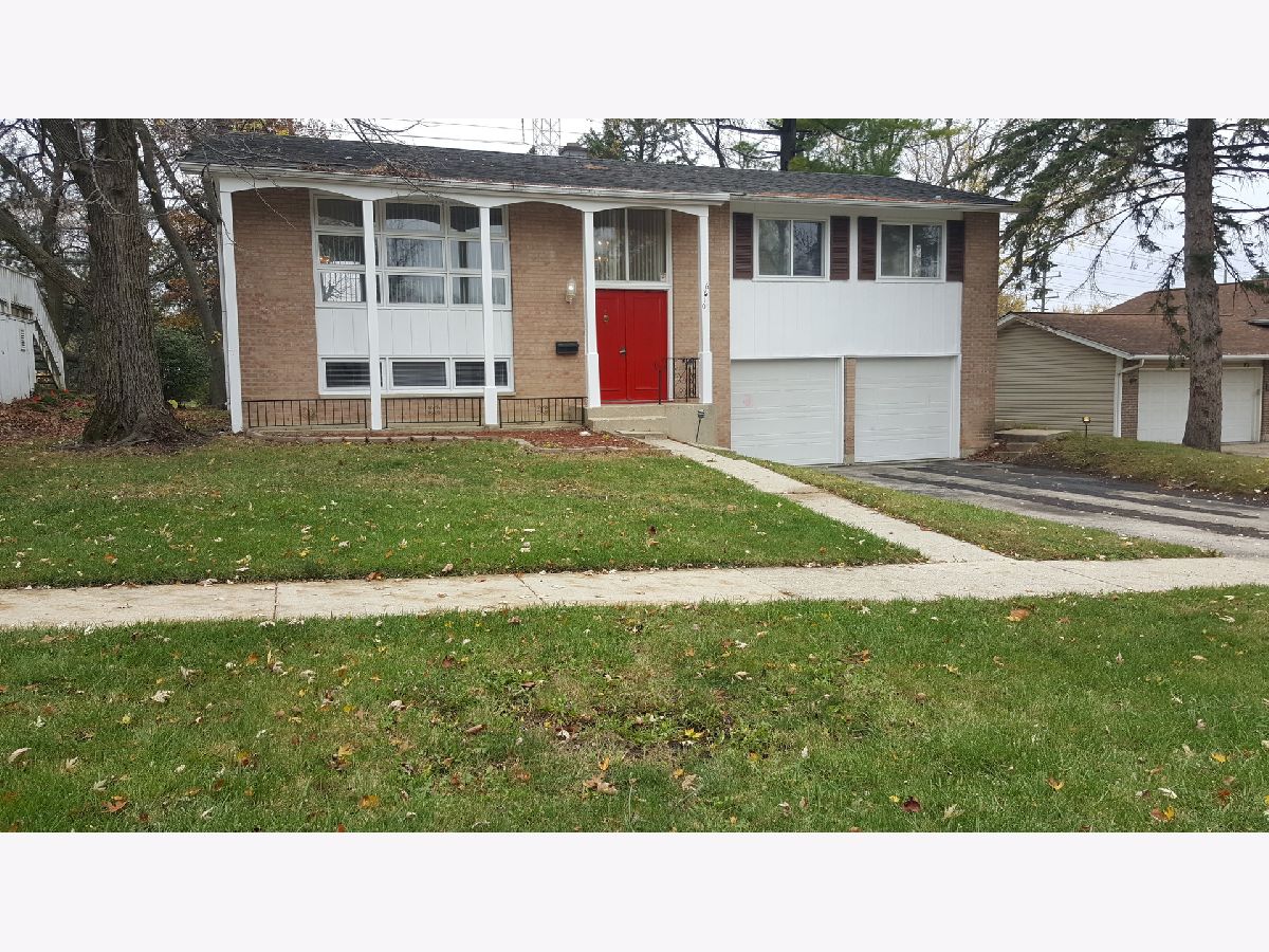 Homes & Condos & Townhomes Rented Winston Hills Woodridge Illinois, 6610 Macarthur
