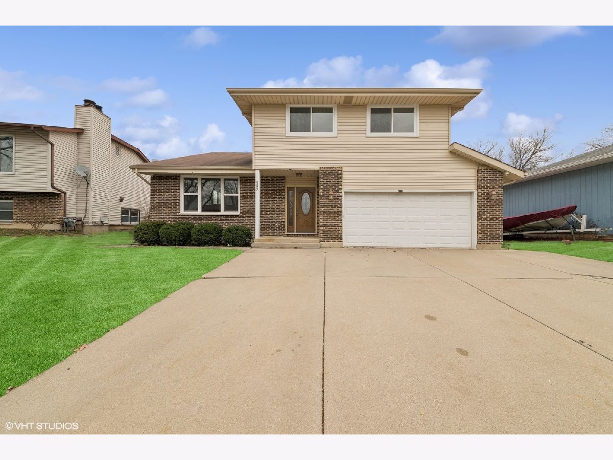 Homes & Condominiums Sold Western Trails Carol Stream Illinois, 887 Wabash