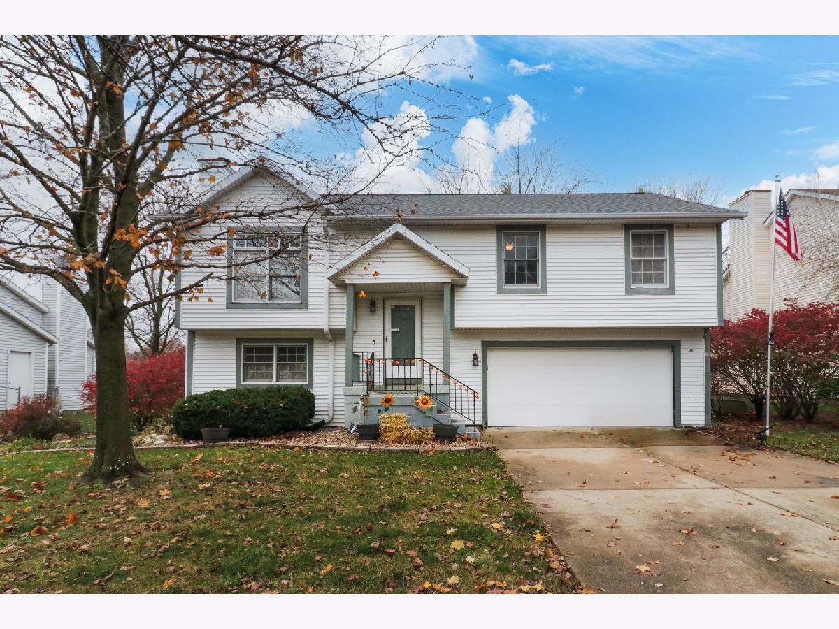 Homes & Condos & Townhomes Sold Hillcrest Bloomington Illinois, 1204 Challis