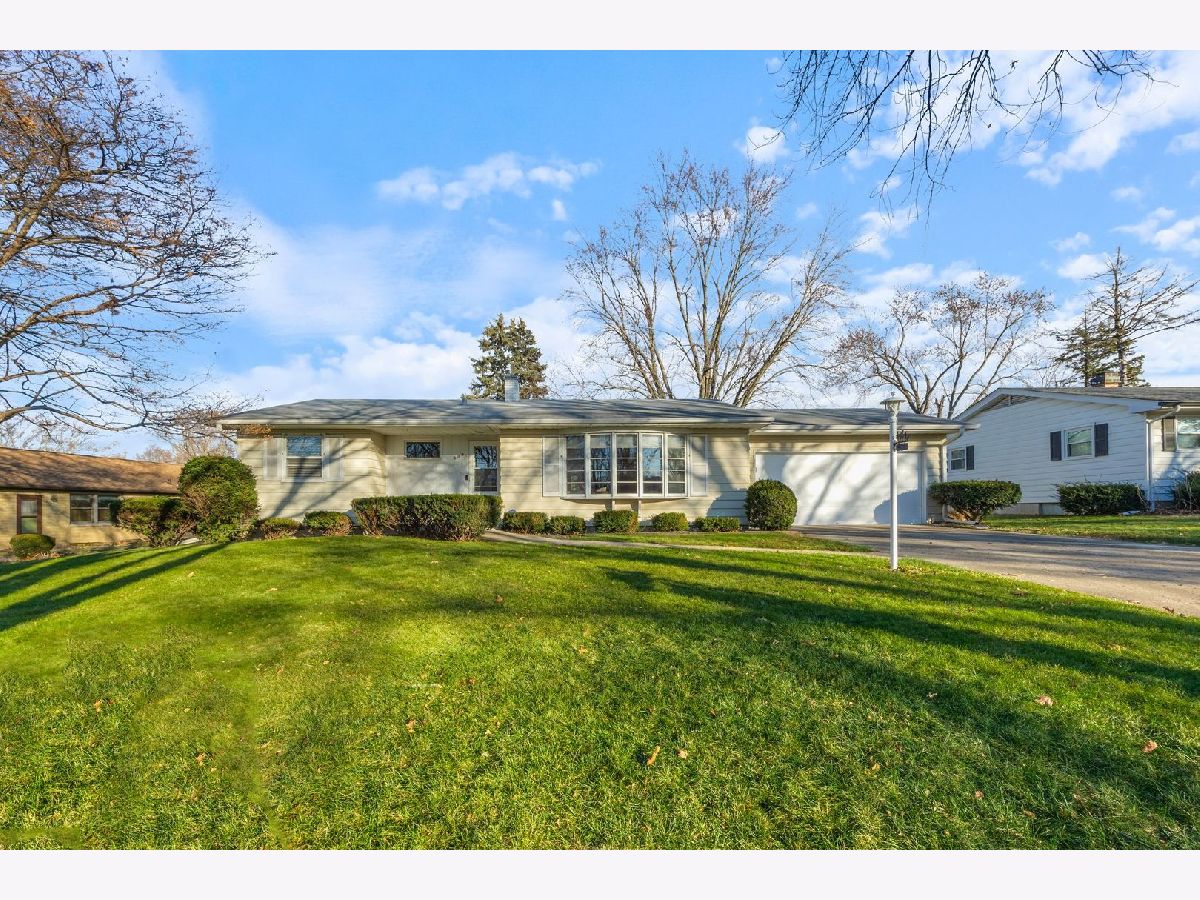 Homes & Condos & Townhomes Sold Eagle Heights Elgin Illinois, 835 Diane